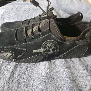 Men's Black Athletic Slip-On Sneakers with Toggle Lacing - Fashion Tree Emblem